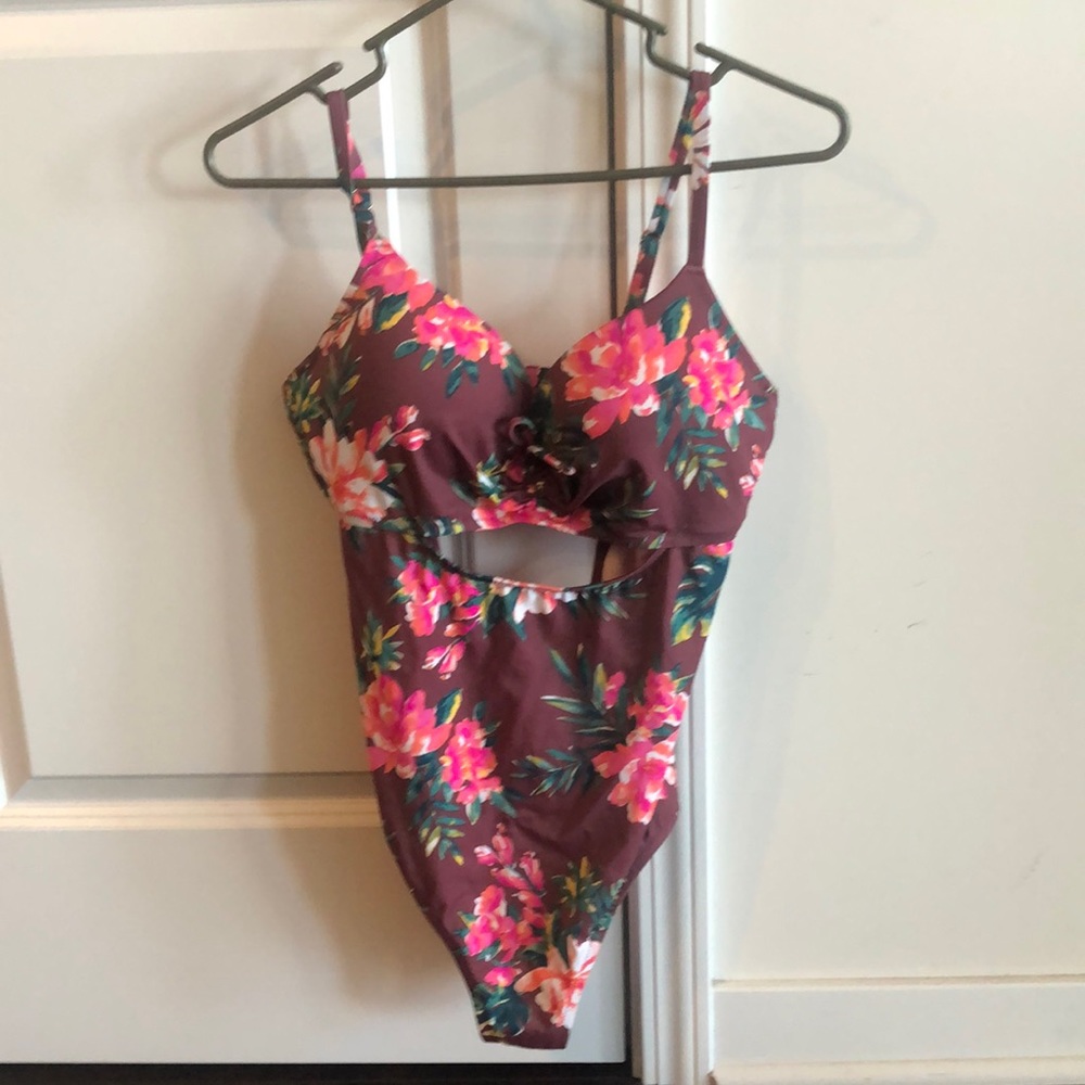 Shade and Shore lightly padded lifting floral cut out one piece